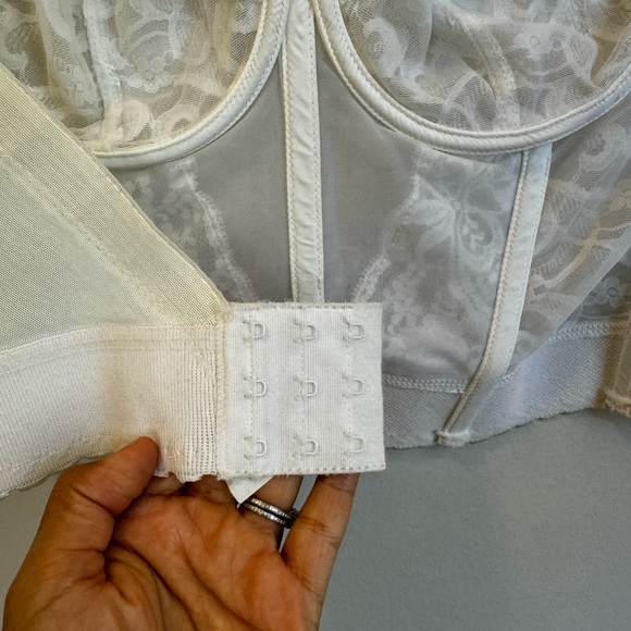 Vintage white lace Goddess corset. Size 38B. Excellent condition. - Picture 6 of 9